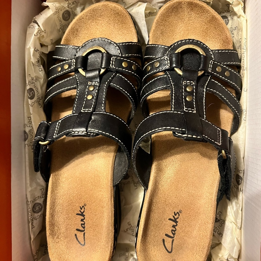 Women’s Clark’s un.surf black leather sandals